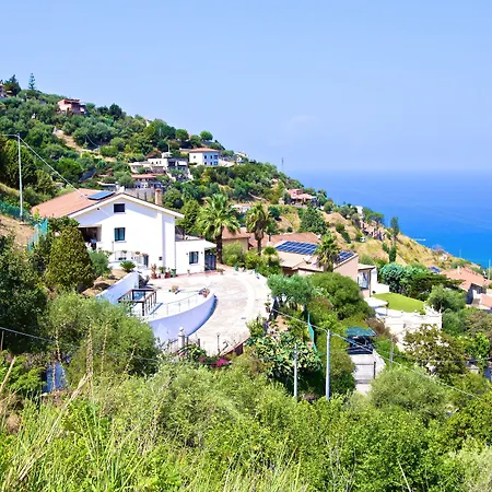 Al 33 Giri 住宿加早餐酒店 切法卢