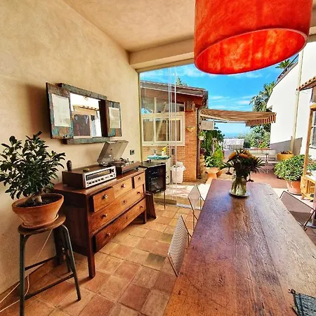 Al 33 Giri Bed and Breakfast Cefalù