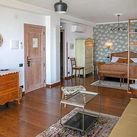 Bed & Breakfast Al 33 Giri 4*