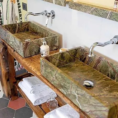 Bed & Breakfast Al 33 Giri 4*